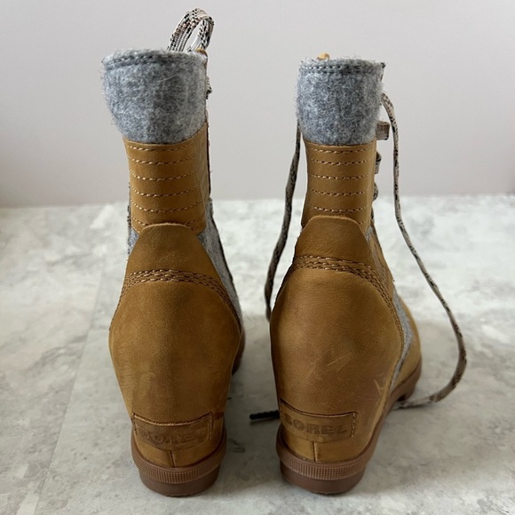 Sorel Lexie Camel Tan Gray Fleece Wedge Lace Up Burnished Ankle Boots 6.5 - Picture 4 of 6
